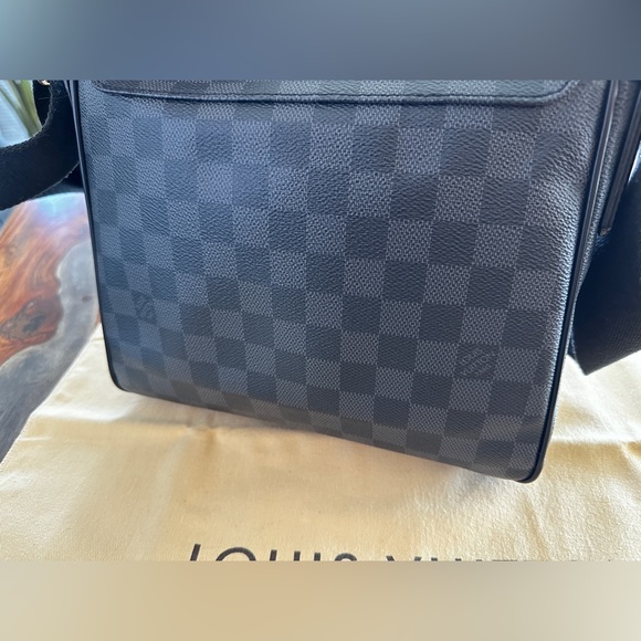 As new, District PM Damier graphite. Perfect condition as seen on the pictures. - Picture 10 of 11